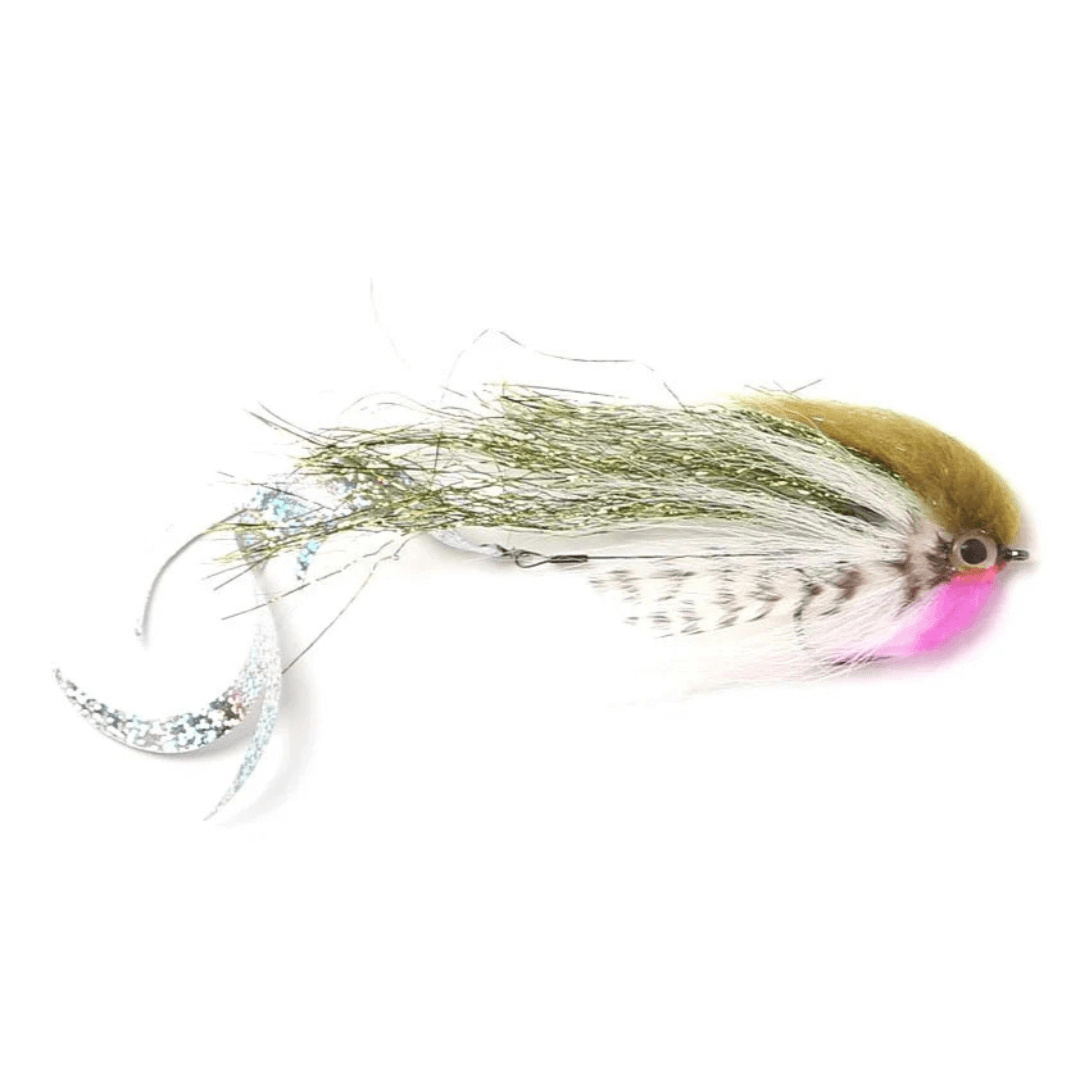 Dragon Tail Streamer – A dynamic bass fishing fly with a poly-based synthetic tail and UV Pearl body, designed for weed bed fishing and enticing aggressive strikes.